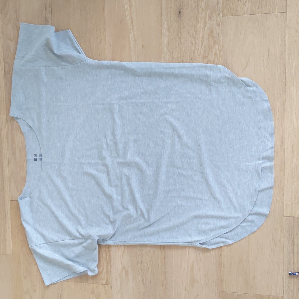 NWOT Uniqlo Airism Short Sleeve Size S